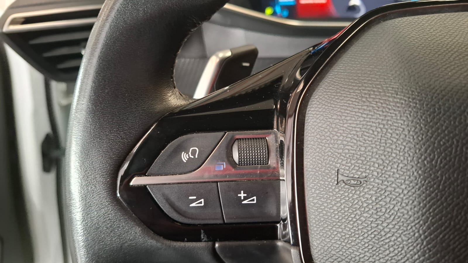 PEUGEOT 2008 130 EAT8 1.2 AUTOMÁTICO 2023 - Imagen 17